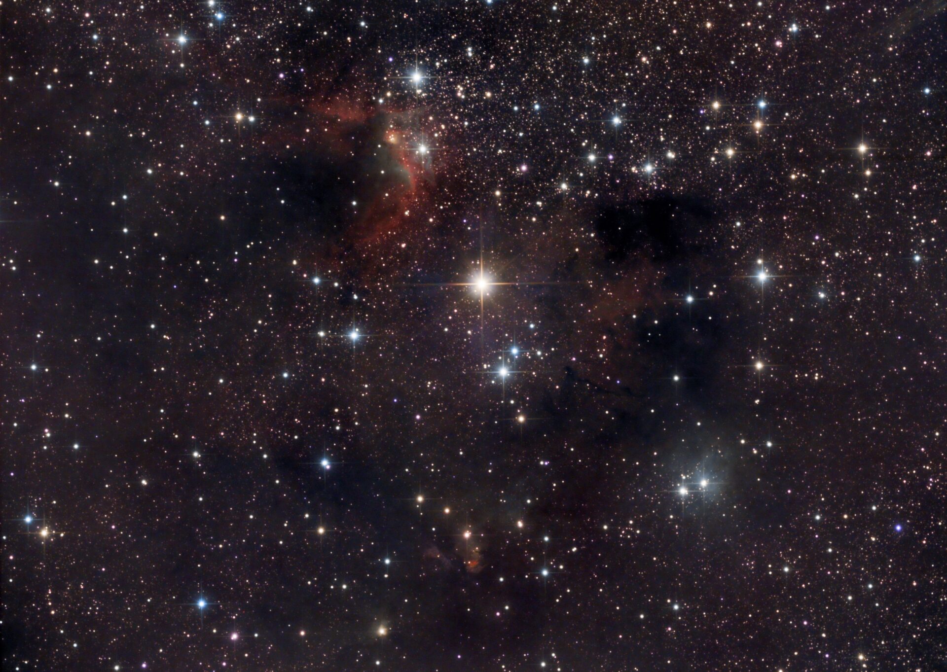 Maglica Cave Sh2-155 i Crvene Maglice u sazviježđu Cefej – Stara Baška